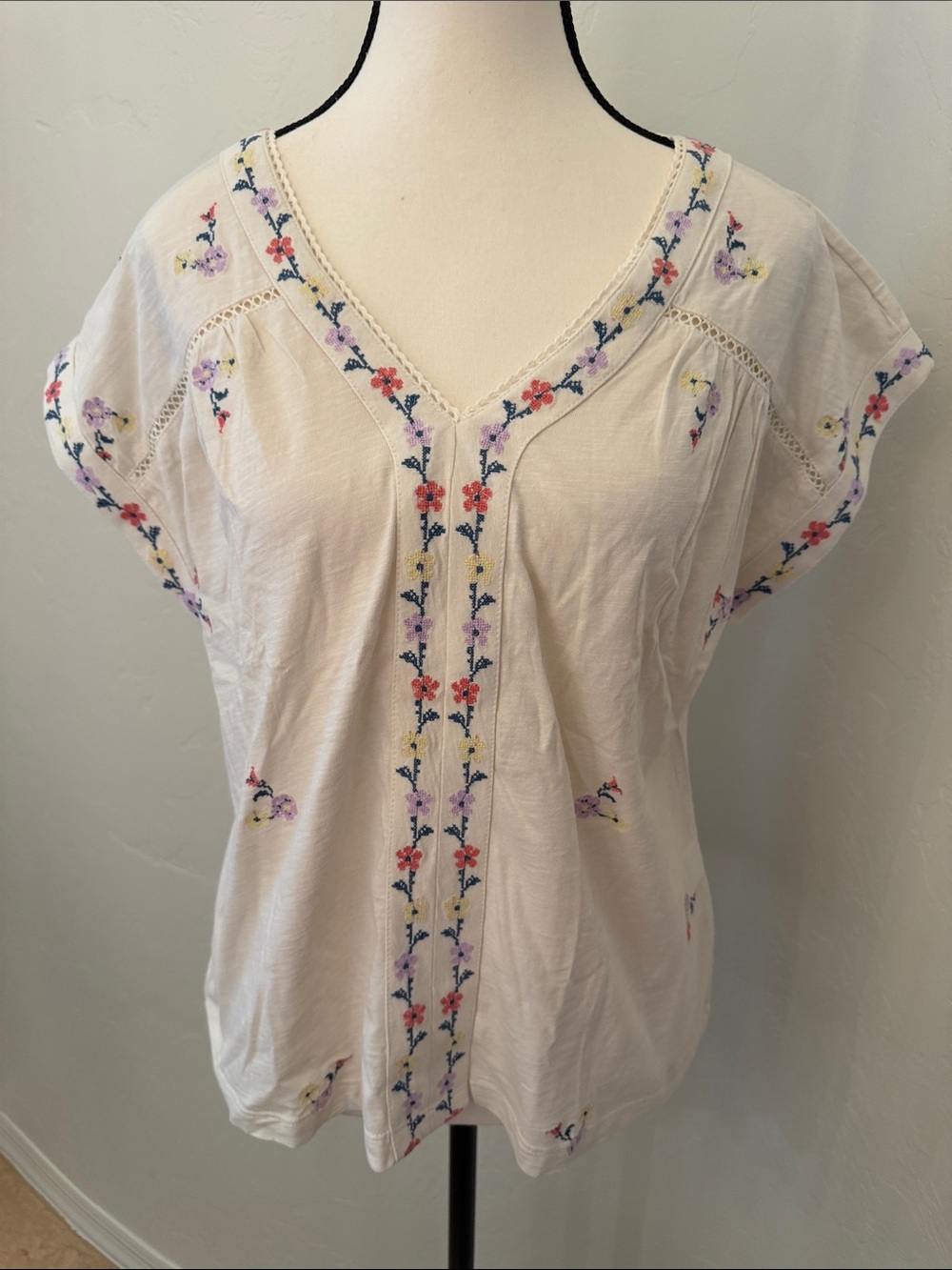 Lucky Brand White Cotton Embroidered V-Neck Top with Multicolor Floral